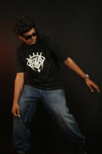 Graffiti Streetwear Skull Head T-Shirt by Rizostyle